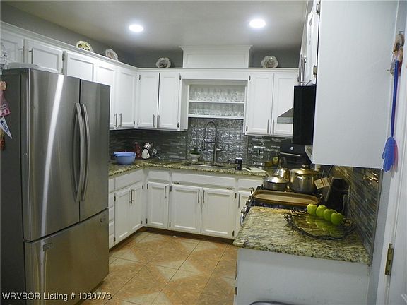 3rd image of 3909 Vinsett Ln E