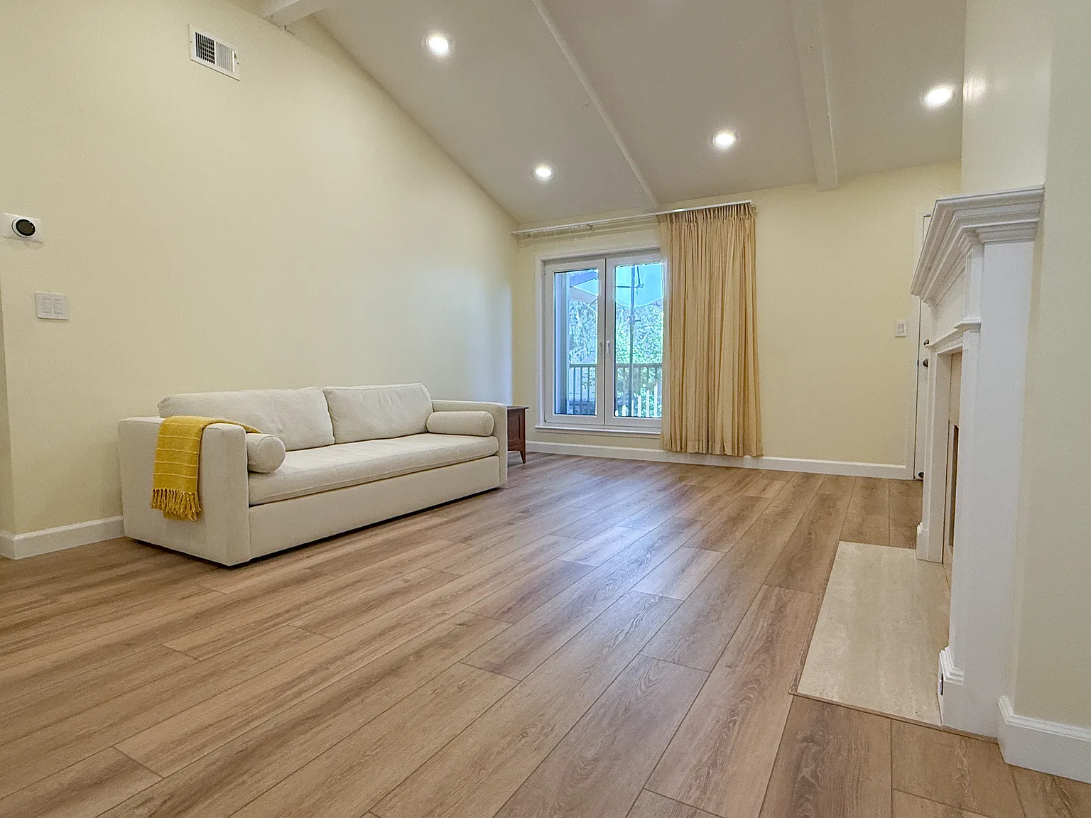2 bed, 1410 sqft, $5,700 — Photo 3