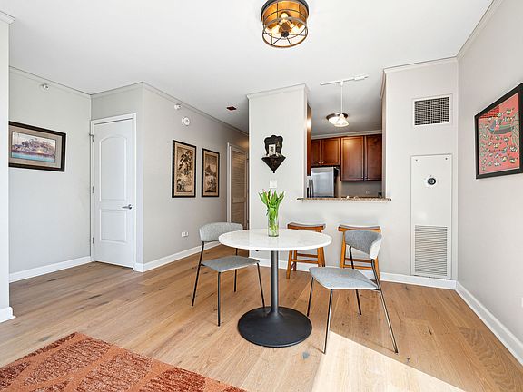 4th image of 420 E Waterside Dr Unit 2704