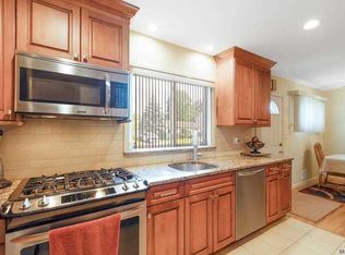 52 Helen Ave, Plainview, NY 11803