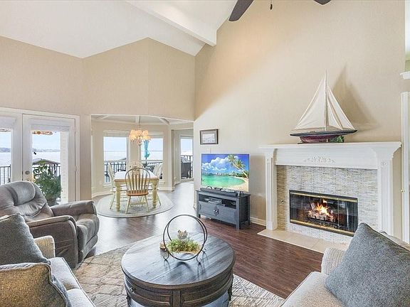 2nd image of 219 Admiral Dr