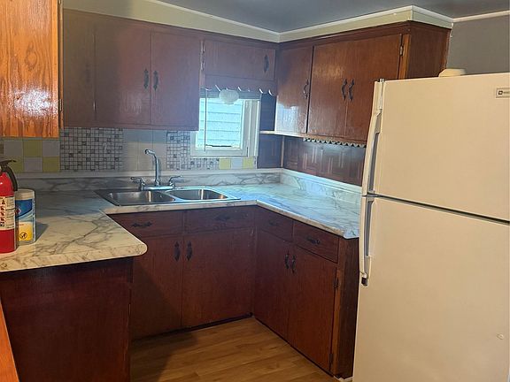 2nd image of 933 Myrtle Ave