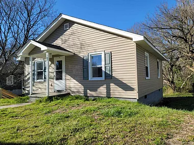 102 Brown St — Photo 2