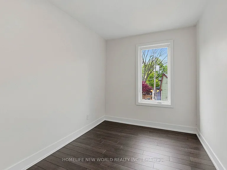 1842 Dundas St E — Photo 16