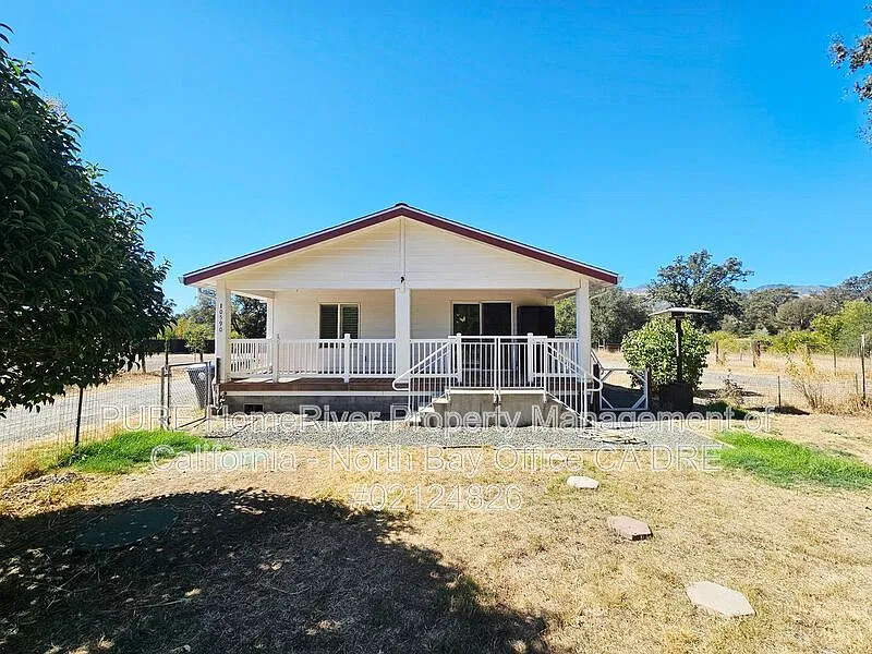 2 bed, 1.0 bath, 975 sqft, $2,025 — Photo 1