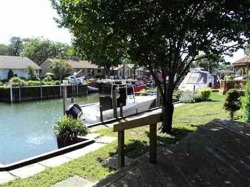 2nd image of 22600 Lakecrest St