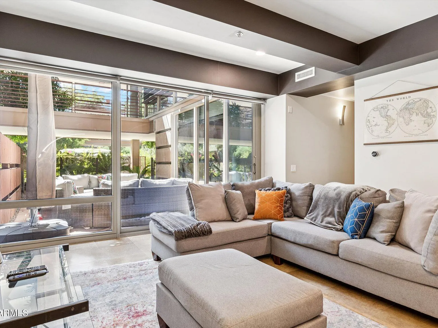 1 bed, 1.0 bath, 1046 sqft, $2,300 — Photo 2