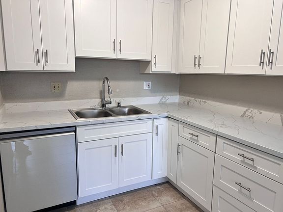 4th image of 530 La Conner Dr APT 6