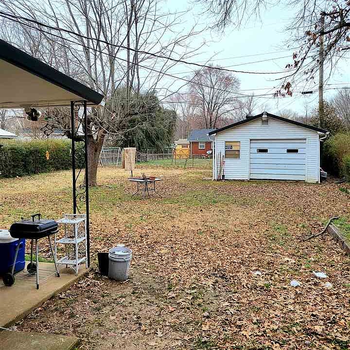 2nd image of 2415 Mullins Ave