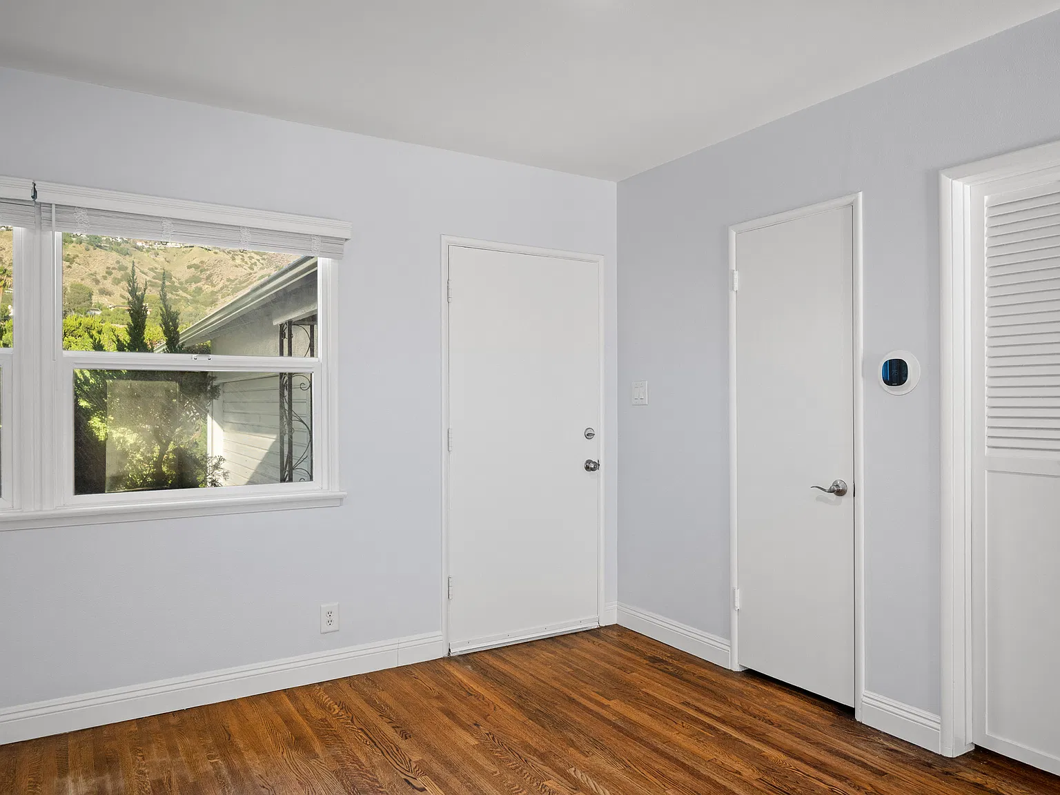 3 bed, 1.5 bath, 1394 sqft, $4,850 — Photo 3