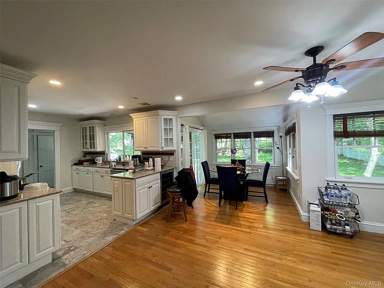 38 Gedney Park Dr — Photo 10