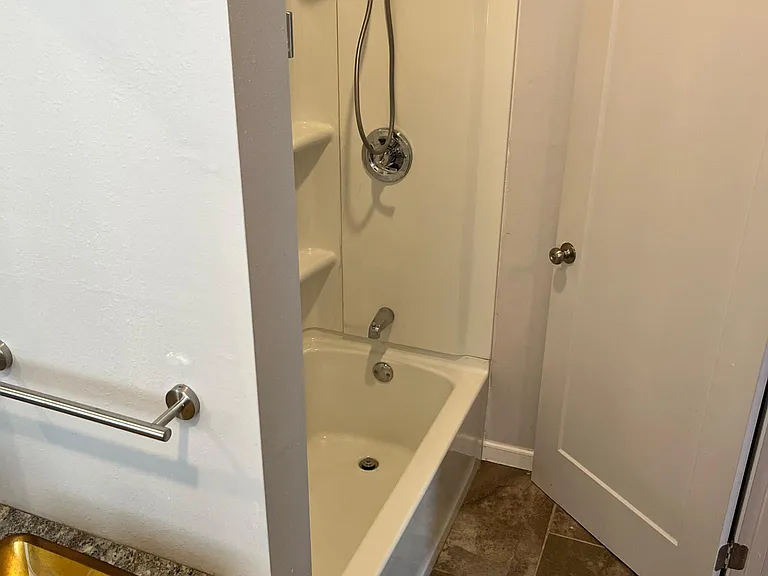 1202 W Sinto Ave #B — Photo 6