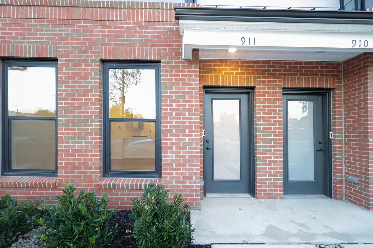 2 bed, $3,800 — Photo 2