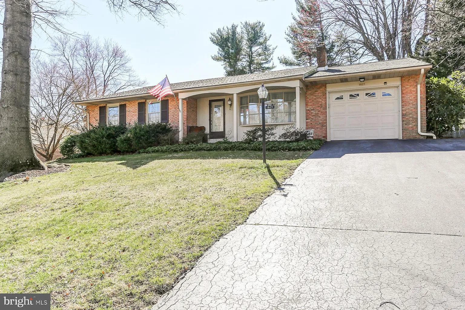1621 Colonial Manor Dr photo 1