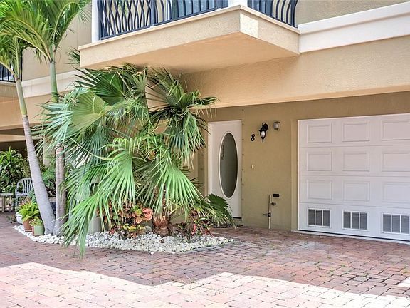 2nd image of 300 Capri Blvd APT 8
