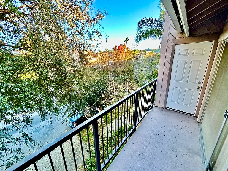 4319 Whitsett Ave #8 — Photo 12