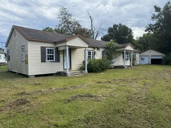 2006 2nd St, Orange, TX 77630