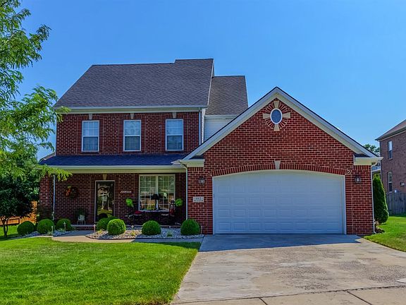 3rd image of 102 Pine Valley Dr