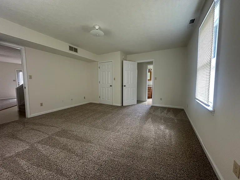 1111 S Park Ave — Photo 11