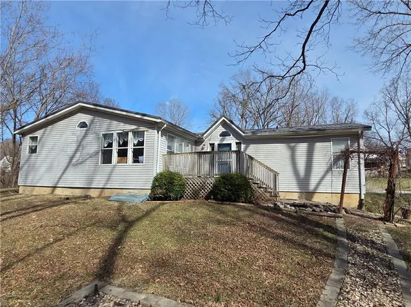 612 N Locust St, Carrollton, MO 64633