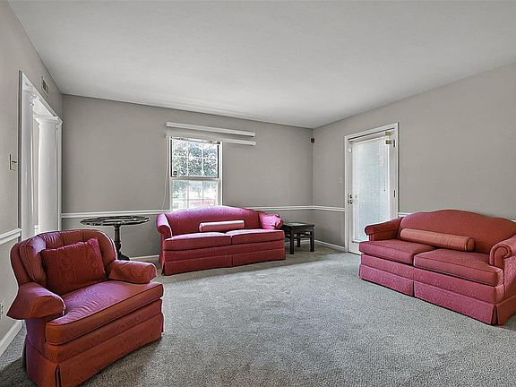3rd image of 4235 W Pine Blvd APT 1