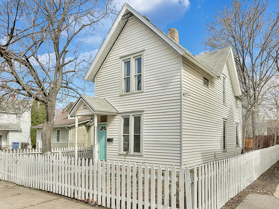 1st image of 819 18th 1/2 Ave NE