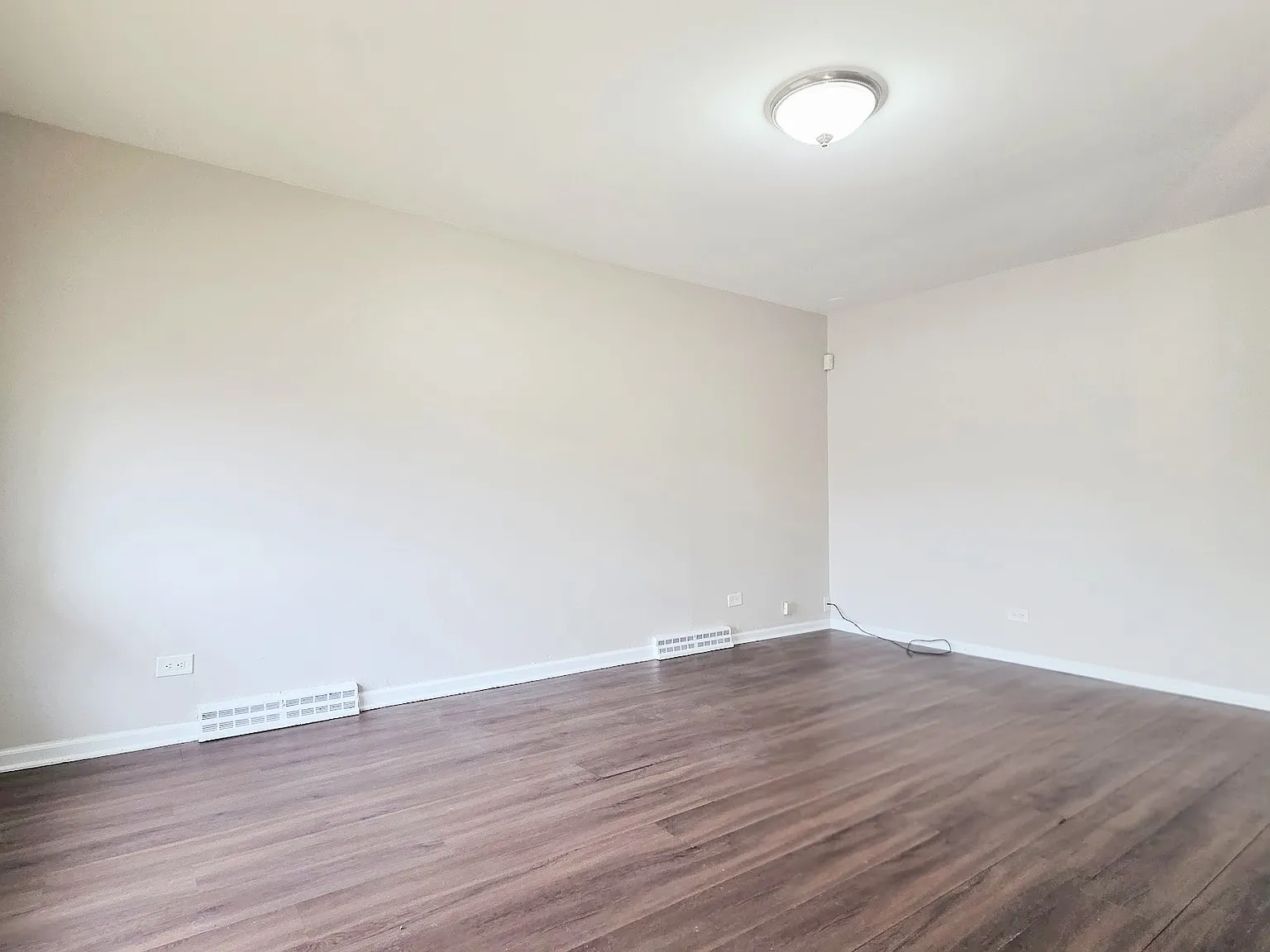 4 bed, 1100 sqft, $2,150 — Photo 2