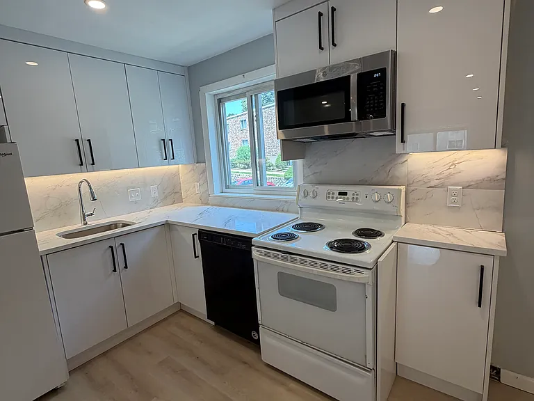 42 Lionel Ave #C — Photo 1