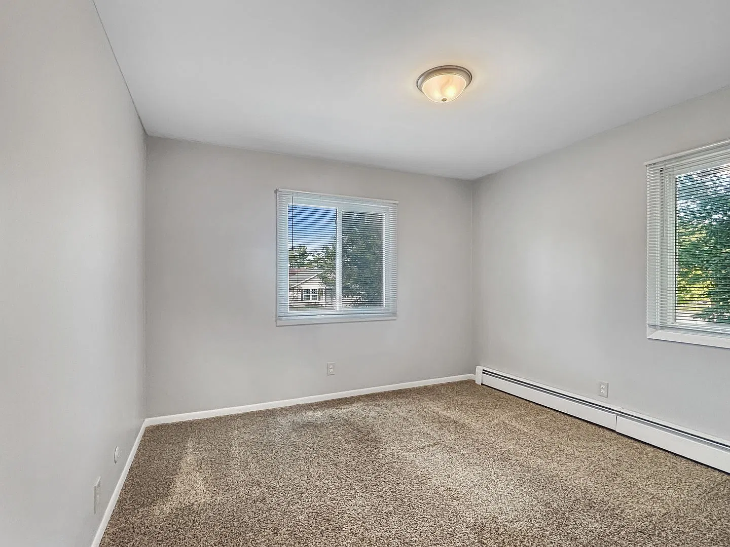 531 W 20th St — Photo 3