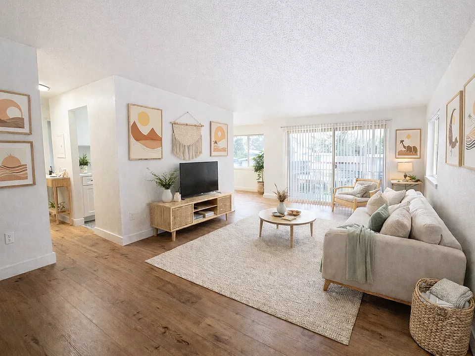 Avia Apartments | Renovated Homes in Seattle's Greenwood Neighborhood | 1 MONTH FREE!!