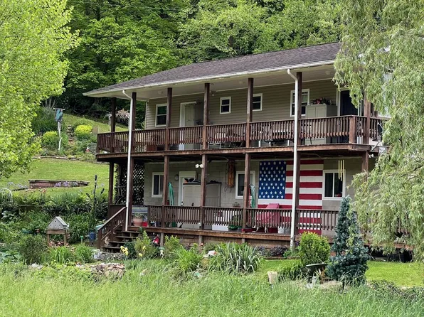 1094 Willow Fork Rd, Sistersville, WV 26175