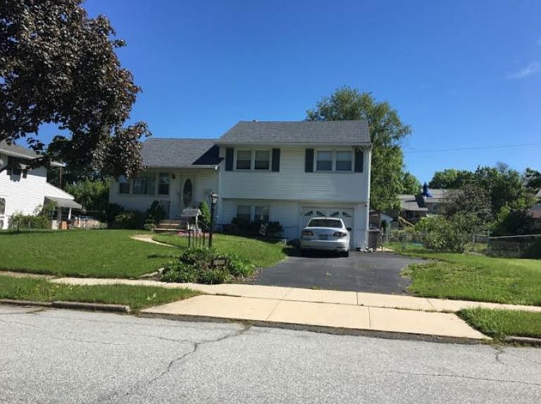 2nd image of 3539 Edgewater Ln