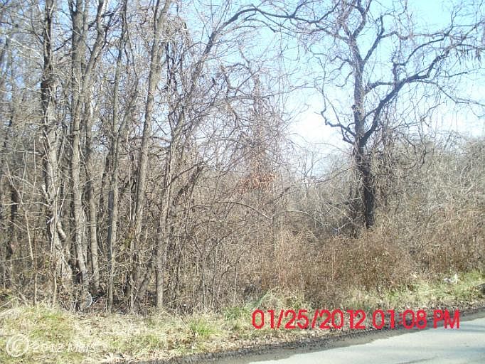 2nd image of 2140 Monumental Rd