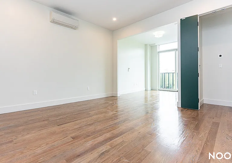 317 Franklin Ave #2R — Photo 6