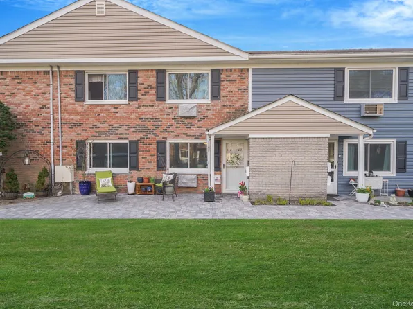 40 W 4th St #103, Patchogue, NY 11772