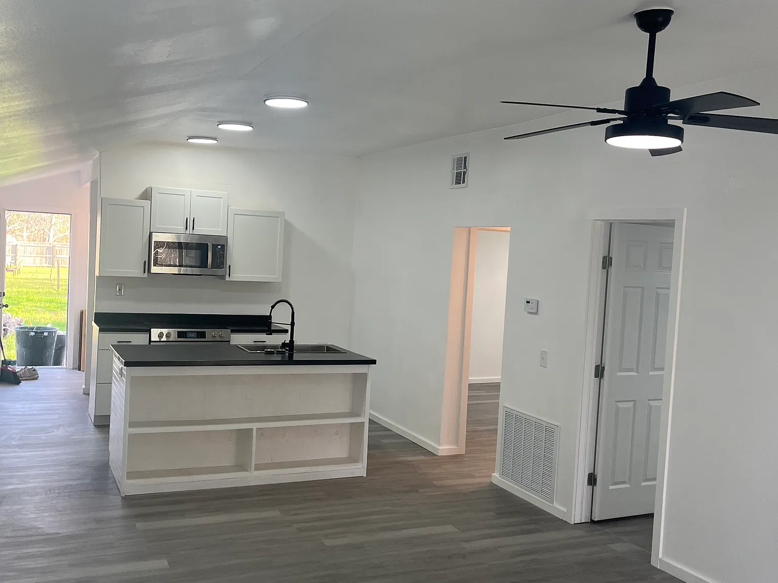 3 bed, 1100 sqft, $1,350 — Photo 4