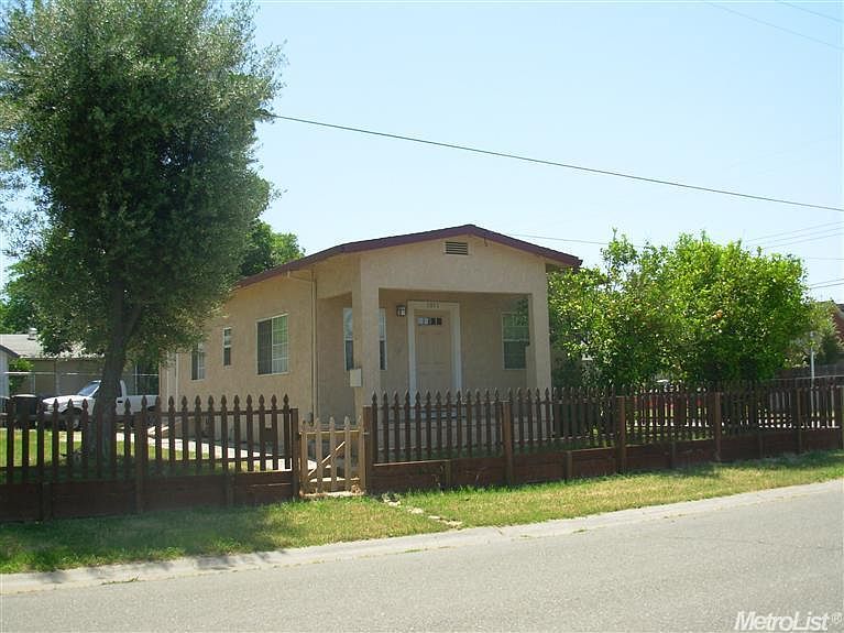 1st image of 1011 Oakland Ave