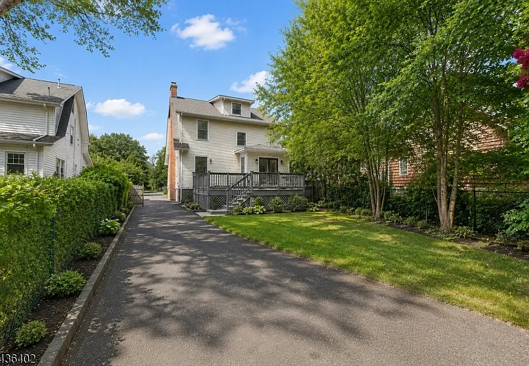 34 Parkview Dr — Photo 16