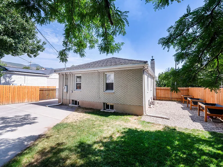 2201 E Wilson Ave — Photo 29