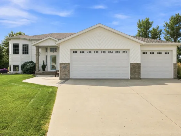 515 Cottonwood Dr, Casselton, ND 58012