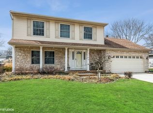 1090 Borden Dr, Roselle, IL 60172