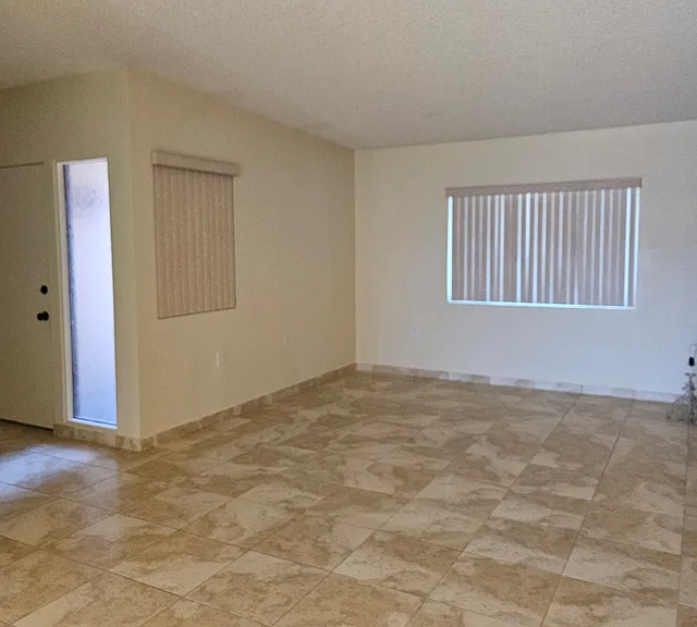 437 W San Ignacio — Photo 2