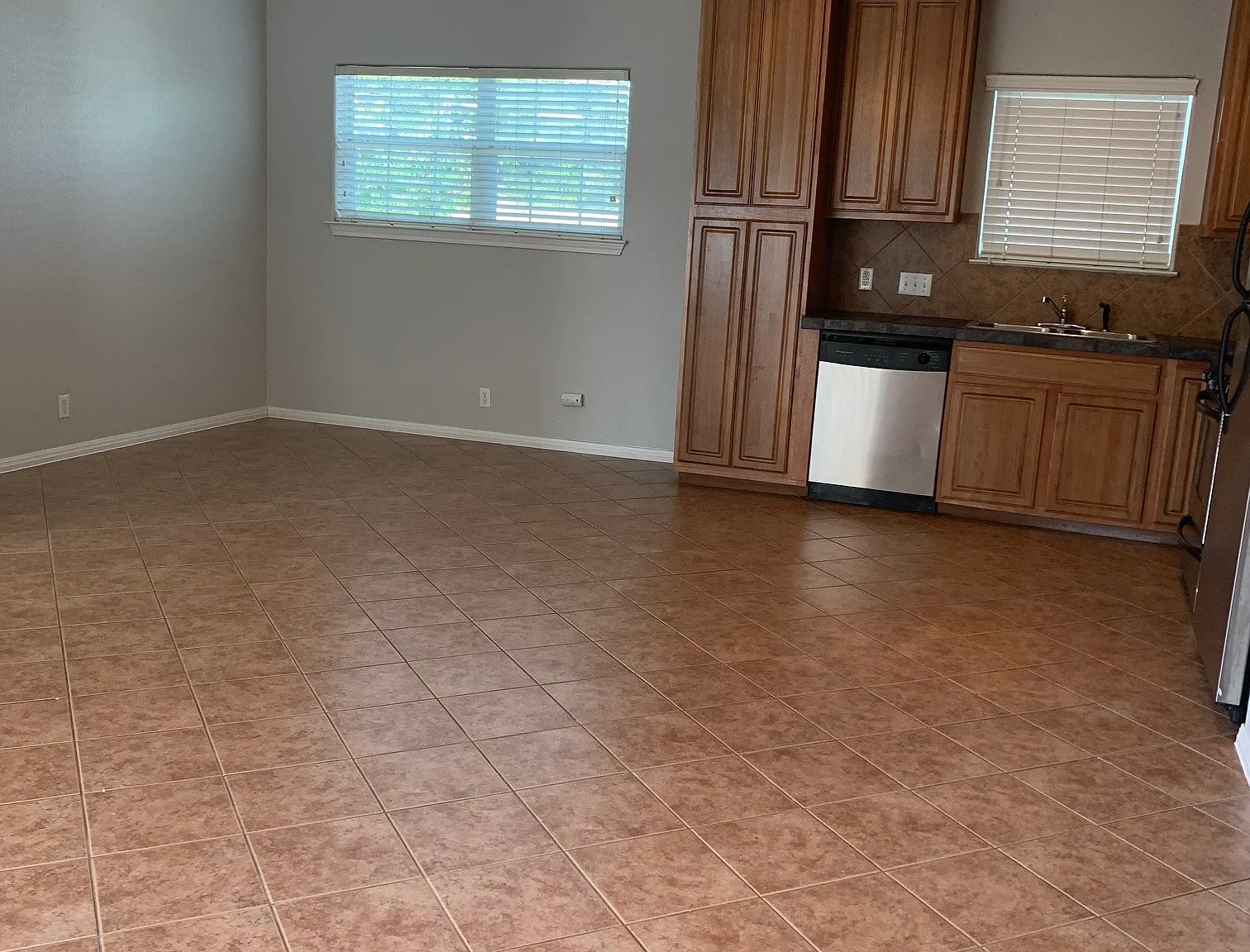 2 bed, 850 sqft, $2,000 — Photo 3