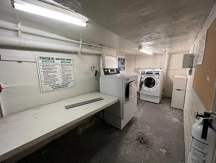 Building Photo - 413 W 52nd St #5B