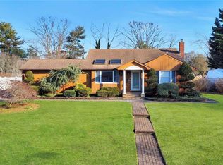 13 Amboy Rd, Oakdale, NY 11769