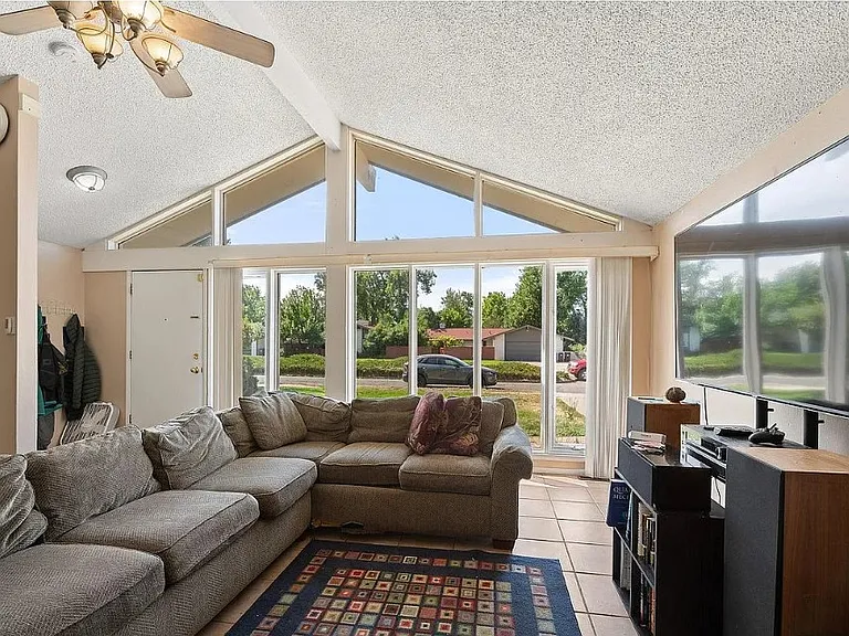 2623 Sherwood Cir — Photo 11