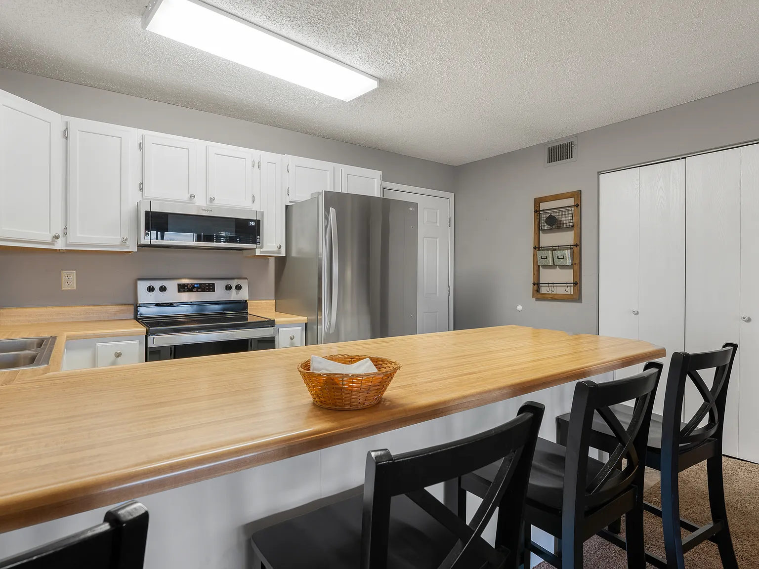 2 bed, 840 sqft, $1,700 — Photo 4