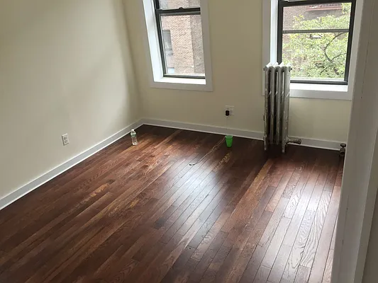 Rented by Metroline Realty | media 30