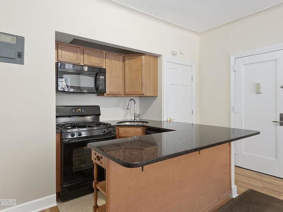 2nd image of 1436 Lexington Ave APT 3C