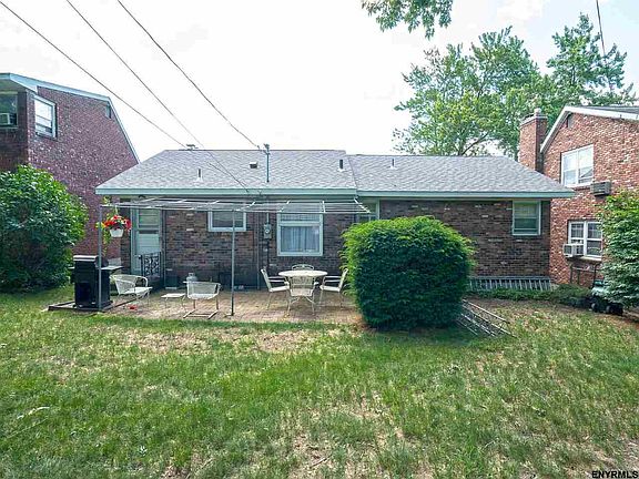4th image of 74 Hawthorne Ave